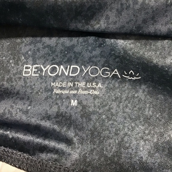 Beyond Yoga Lux High Waist Leggings in Distressed Navy. - Picture 9 of 12
